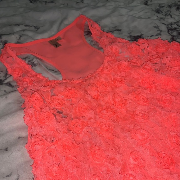 Adorable ruffles/roses top FOREVER21 - Picture 3 of 3